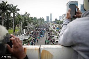 物价高涨 印尼雅加达爆发抗议活动