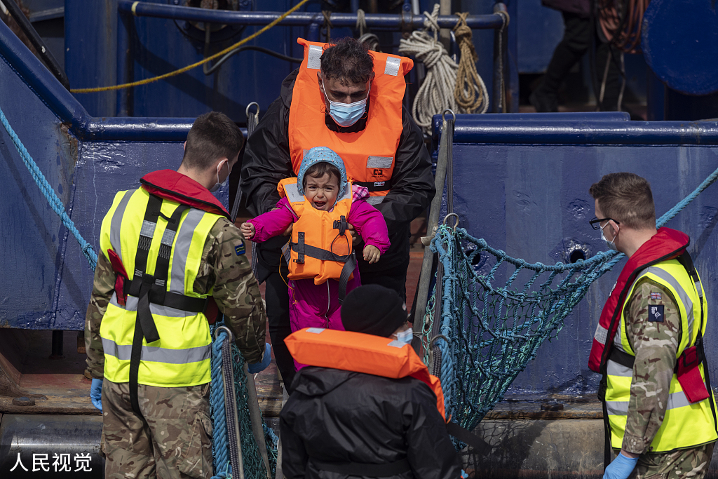 英拟将偷渡者送往卢旺达 同卢方签署协议