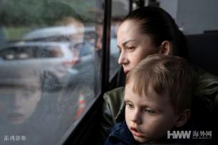 实拍美墨边境的乌克兰难民：入境美国难