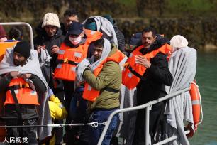 英拟将偷渡者送往卢旺达 同卢方签署协议