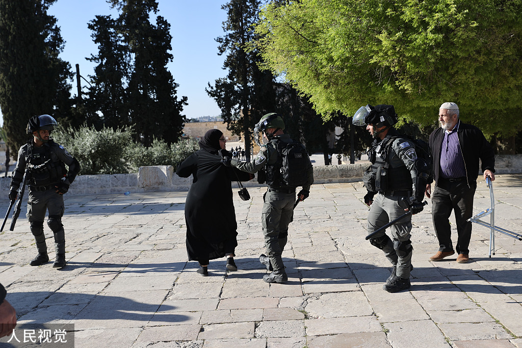 耶路撒冷爆发大规模冲突造成超150人受伤