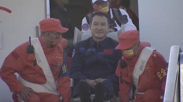 英雄归来！神舟十三号航天员乘组平安抵京