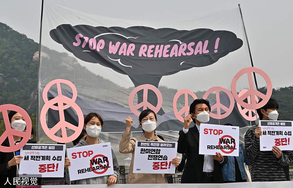 韩美举行联合军演 韩国民众在青瓦台附近抗议