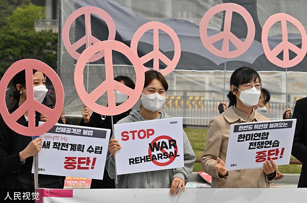韩美举行联合军演 韩国民众在青瓦台附近抗议