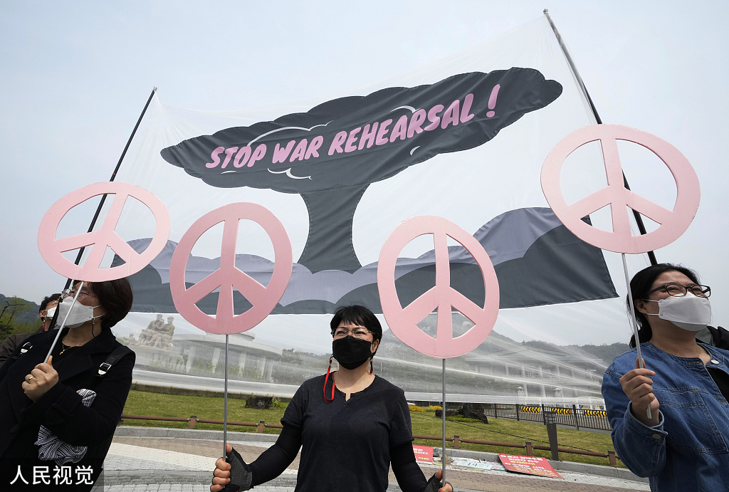 韩美举行联合军演 韩国民众在青瓦台附近抗议