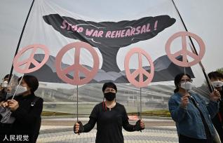 韩美举行联合军演 韩国民众在青瓦台附近抗议