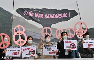 韩美举行联合军演 韩国民众在青瓦台附近抗议