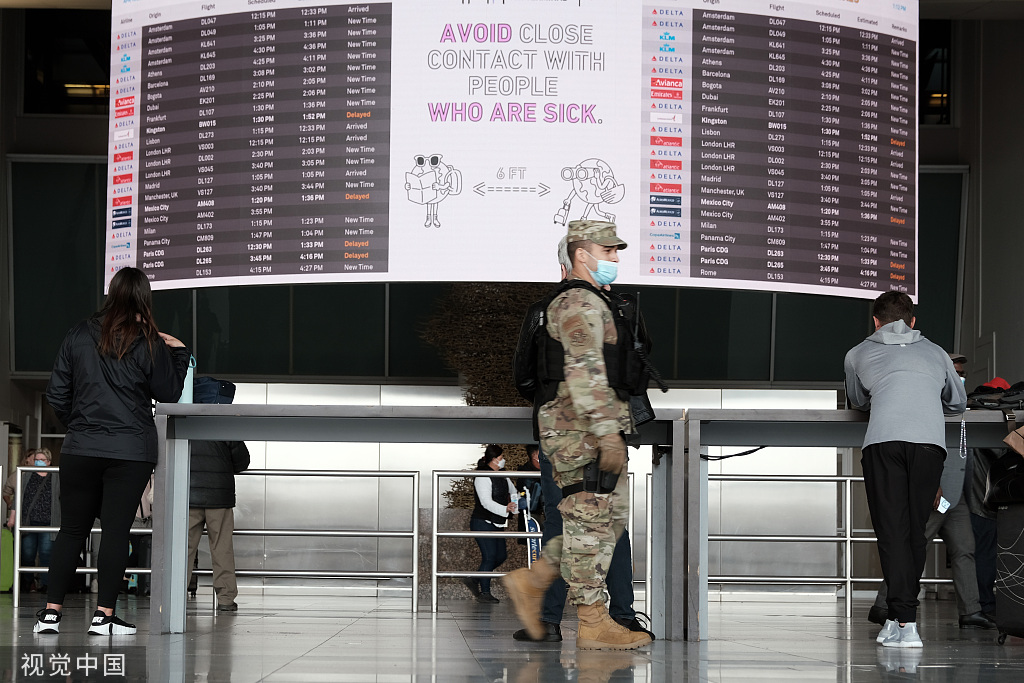 美多州确诊病例激增 多个航空公司取消口罩令