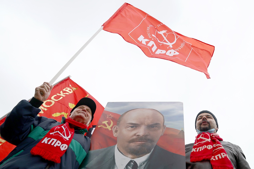 俄罗斯民众纪念列宁诞辰152周年