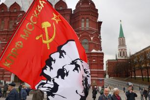 俄罗斯民众纪念列宁诞辰152周年