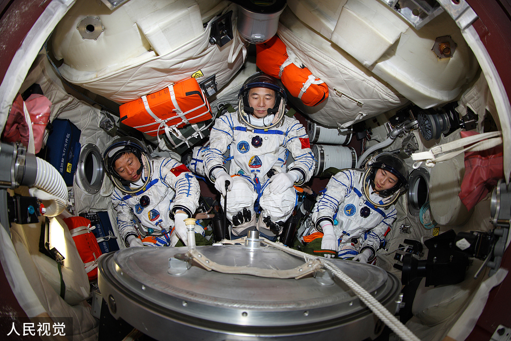 第七个中国航天日 回望历任航天员“巡天”飒爽英姿