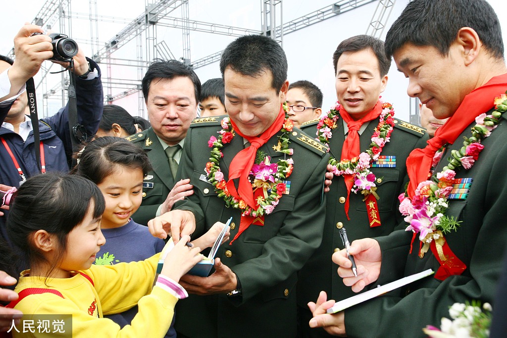 第七个中国航天日 回望历任航天员“巡天”飒爽英姿