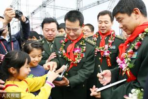 第七个中国航天日 回望历任航天员“巡天”飒爽英姿