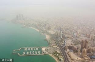 科威特遭遇沙尘暴 城市淹没沙尘中