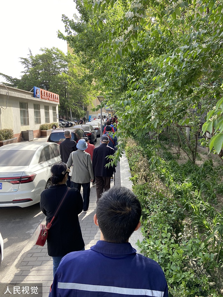 北京扩大核酸筛查范围 11个区域市民进行三轮核酸检测