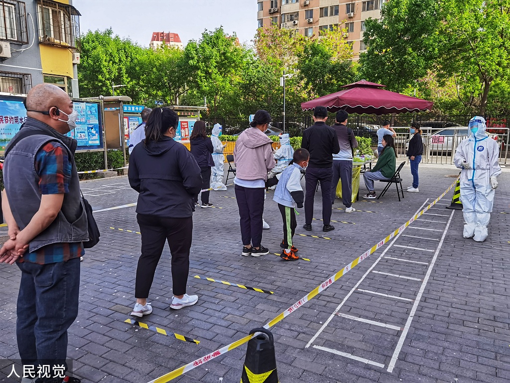 北京扩大核酸筛查范围 11个区域市民进行三轮核酸检测