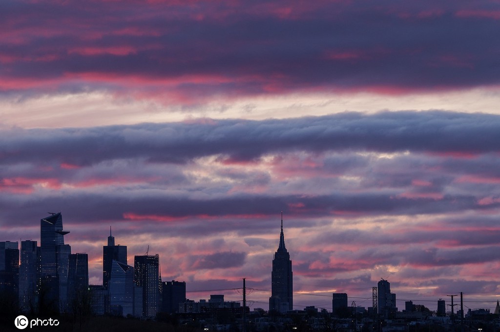 美国纽约日出 空中现壮丽云朵景观