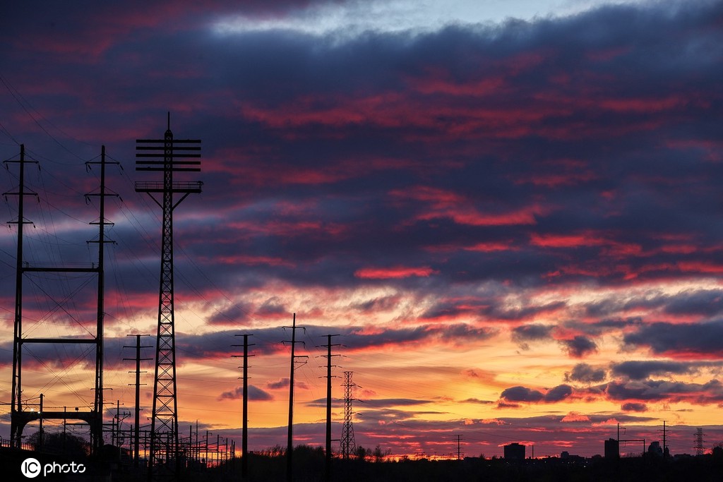 美国纽约日出 空中现壮丽云朵景观