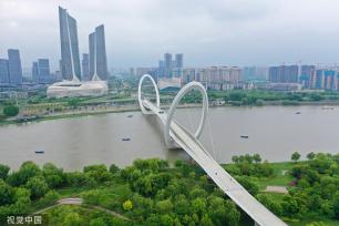 南京：绿植点缀长江沿岸 春意盎然