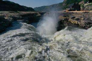 山西临汾：黄河壶口瀑布激流悬挂彩虹