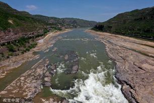 山西临汾：黄河壶口瀑布激流悬挂彩虹