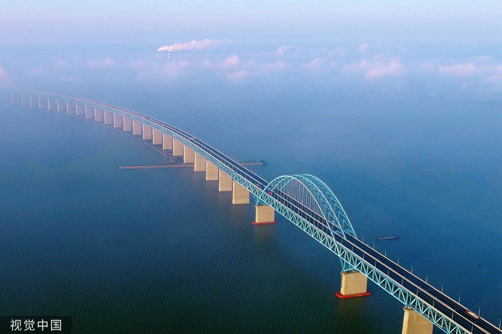 江苏南通：长江出现云海景观似仙境