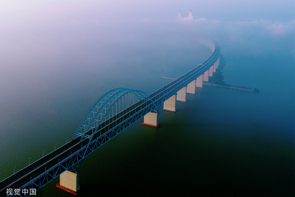 江苏南通：长江出现云海景观似仙境