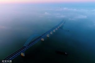 江苏南通：长江出现云海景观似仙境