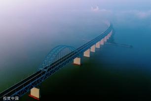 江苏南通：长江出现云海景观似仙境