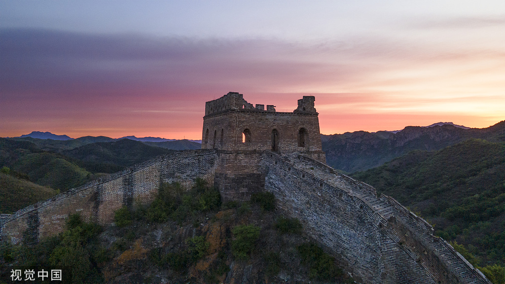 北京：司马台长城朝霞景色壮美