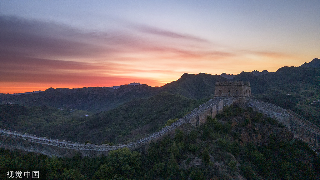 北京：司马台长城朝霞景色壮美
