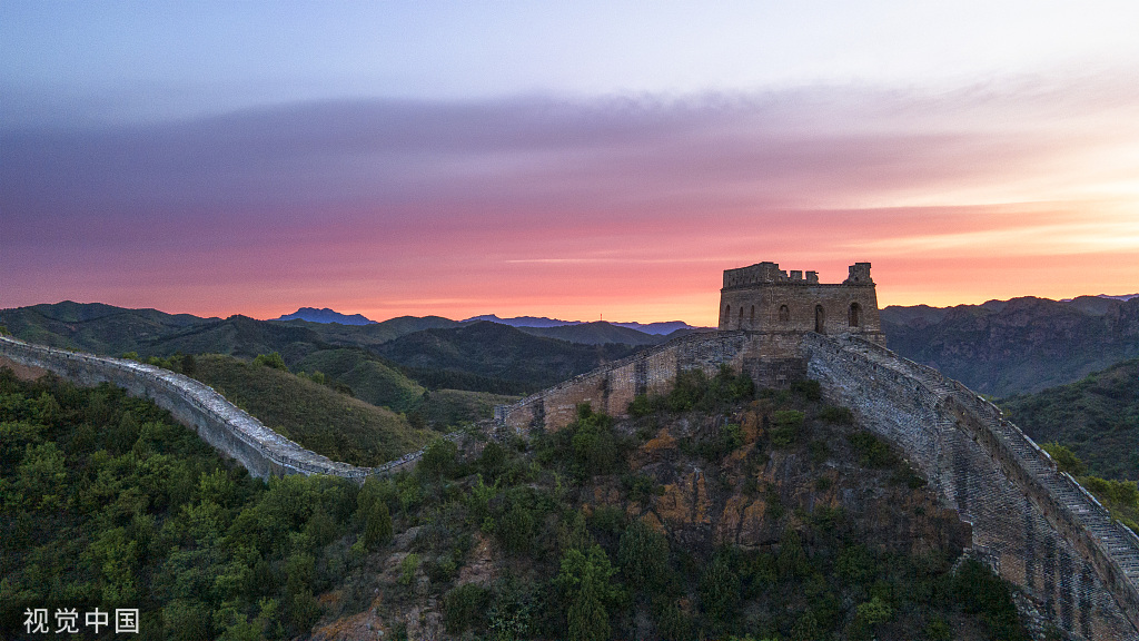 北京：司马台长城朝霞景色壮美
