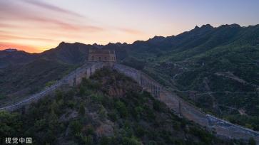 北京：司马台长城朝霞景色壮美