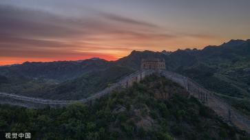 北京：司马台长城朝霞景色壮美