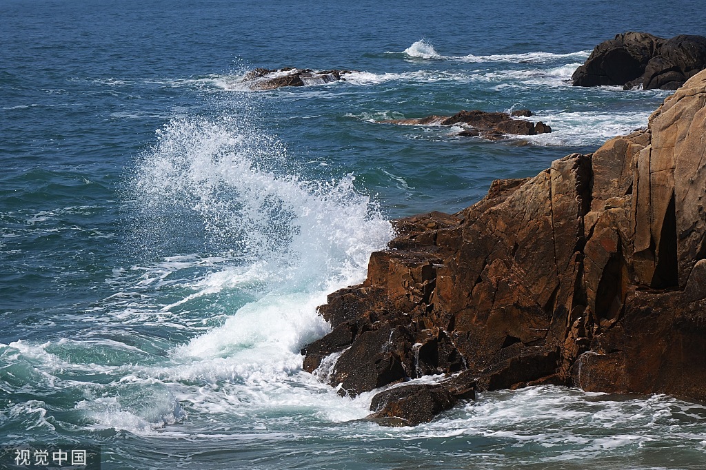 青岛：初夏海滨旖旎如画