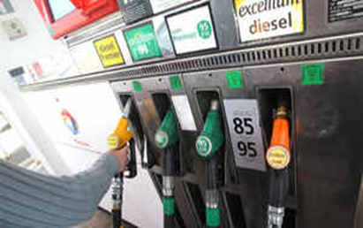 法媒：若欧盟对俄石油禁运 或将继续抬高法国燃油价格
