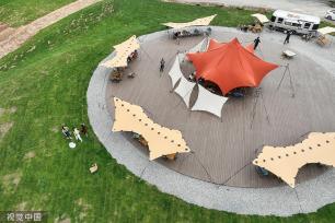 浙江湖州：灰坑变营地 市民享受乡村游