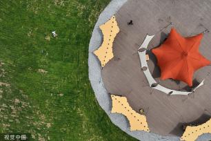 浙江湖州：灰坑变营地 市民享受乡村游