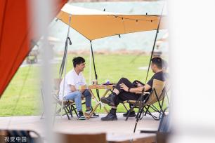 浙江湖州：灰坑变营地 市民享受乡村游