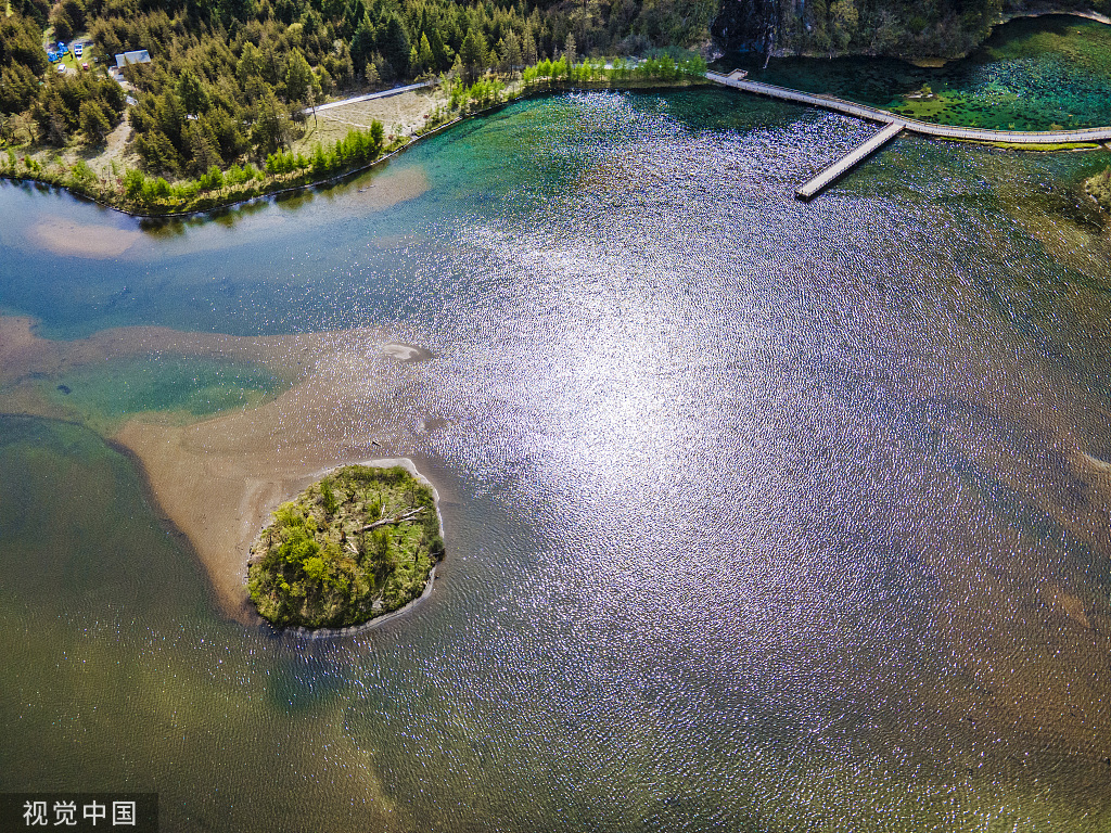 四川毕棚沟初夏漫山渐绿