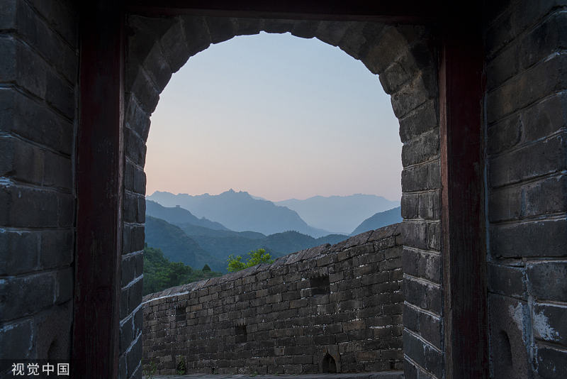 河北承德：初夏长城绿意盎然 风光旖旎