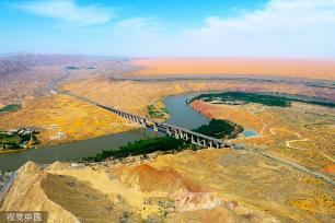 宁夏中卫：航拍黄河风光 沙漠与绿洲相映成景