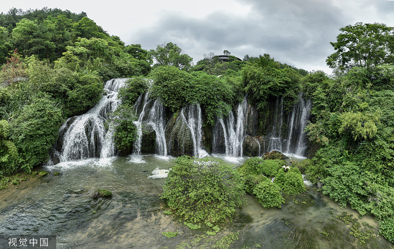 贵阳花溪瀑布成群 初夏风景优美