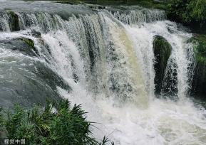 贵阳花溪瀑布成群 初夏风景优美