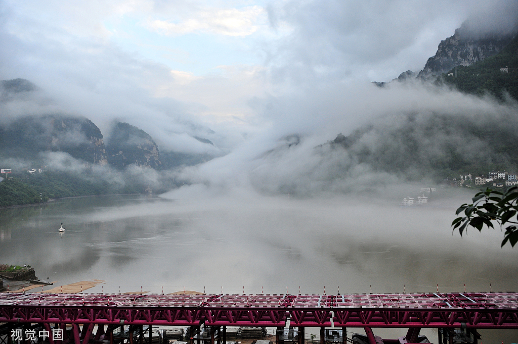 湖北宜昌：云雾缭绕西陵峡