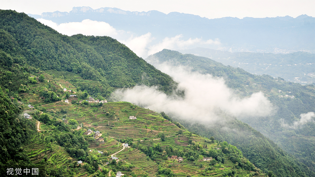 湖北宜昌：云雾缭绕西陵峡