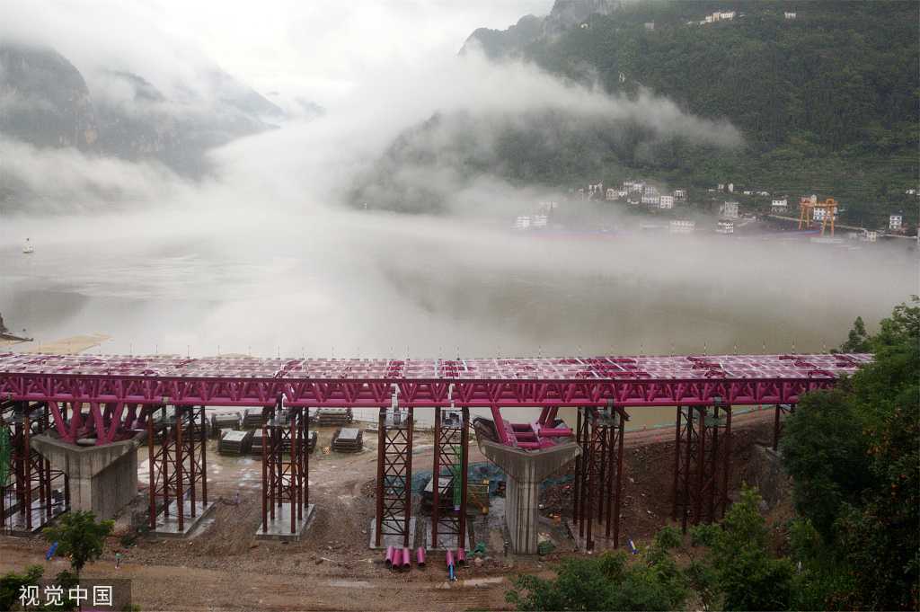 湖北宜昌：云雾缭绕西陵峡