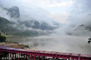 湖北宜昌：云雾缭绕西陵峡