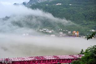 湖北宜昌：云雾缭绕西陵峡