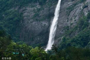 江西九江：庐山瀑布再现“飞流直下三千尺”景观